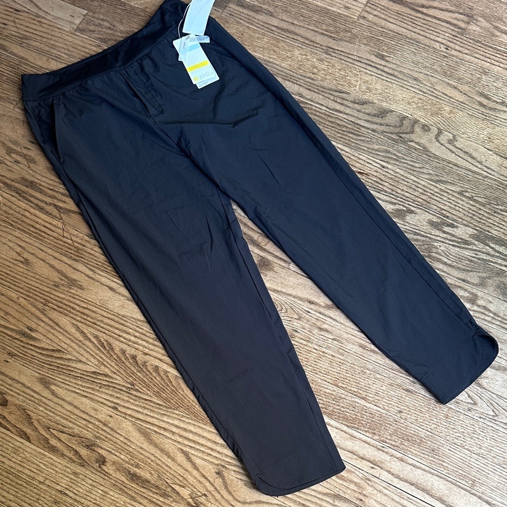 Zella all day lightweight jogger zip pocket
Elastic waist black size small NWT - Picture 1 of 9